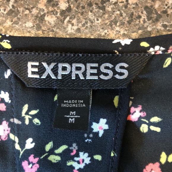 Express Top Sleeveless Split Shirttail Black Floral Medium - Picture 4 of 7